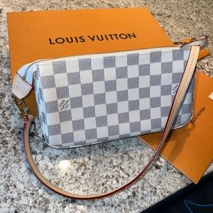 Louis Vuitton Pochette Accessoire Azur